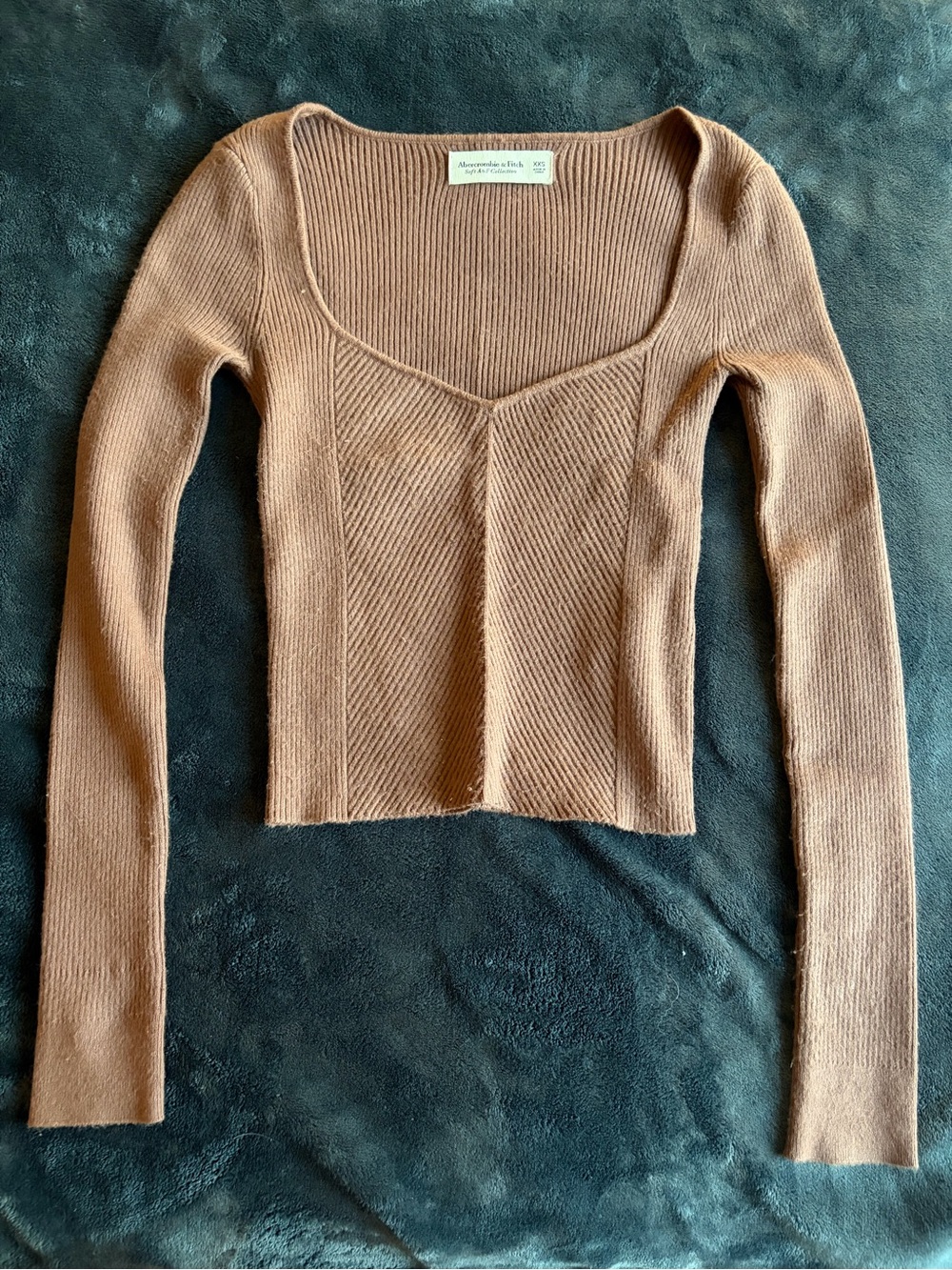 Abercrombie & Fitch Ribbed V-Neck Long-Sleeve Sweater in Camel